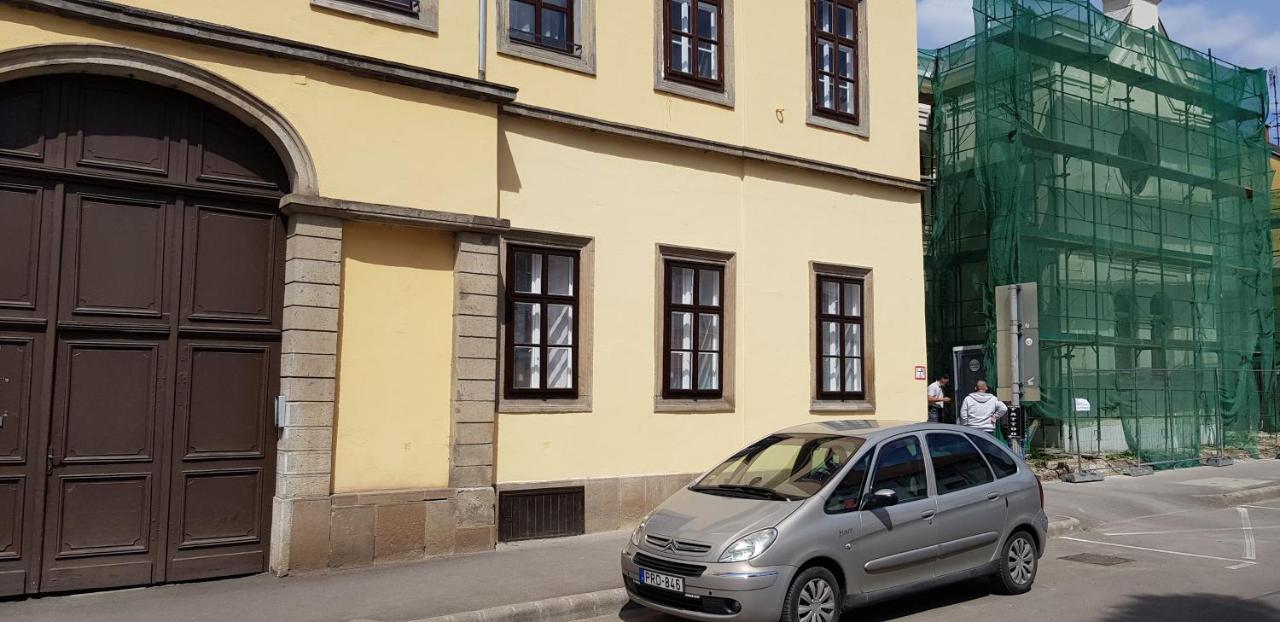 Pr Apartman Eger Esterno foto