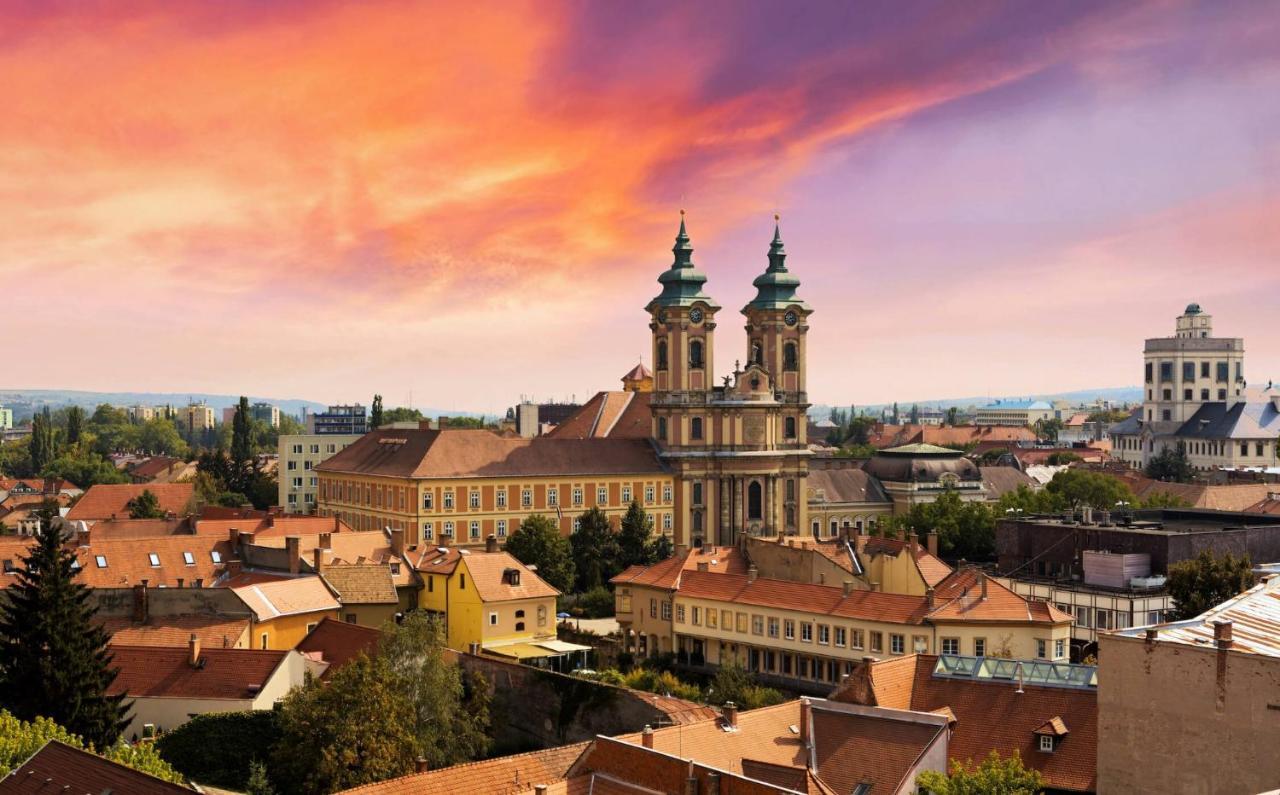 Pr Apartman Eger Esterno foto
