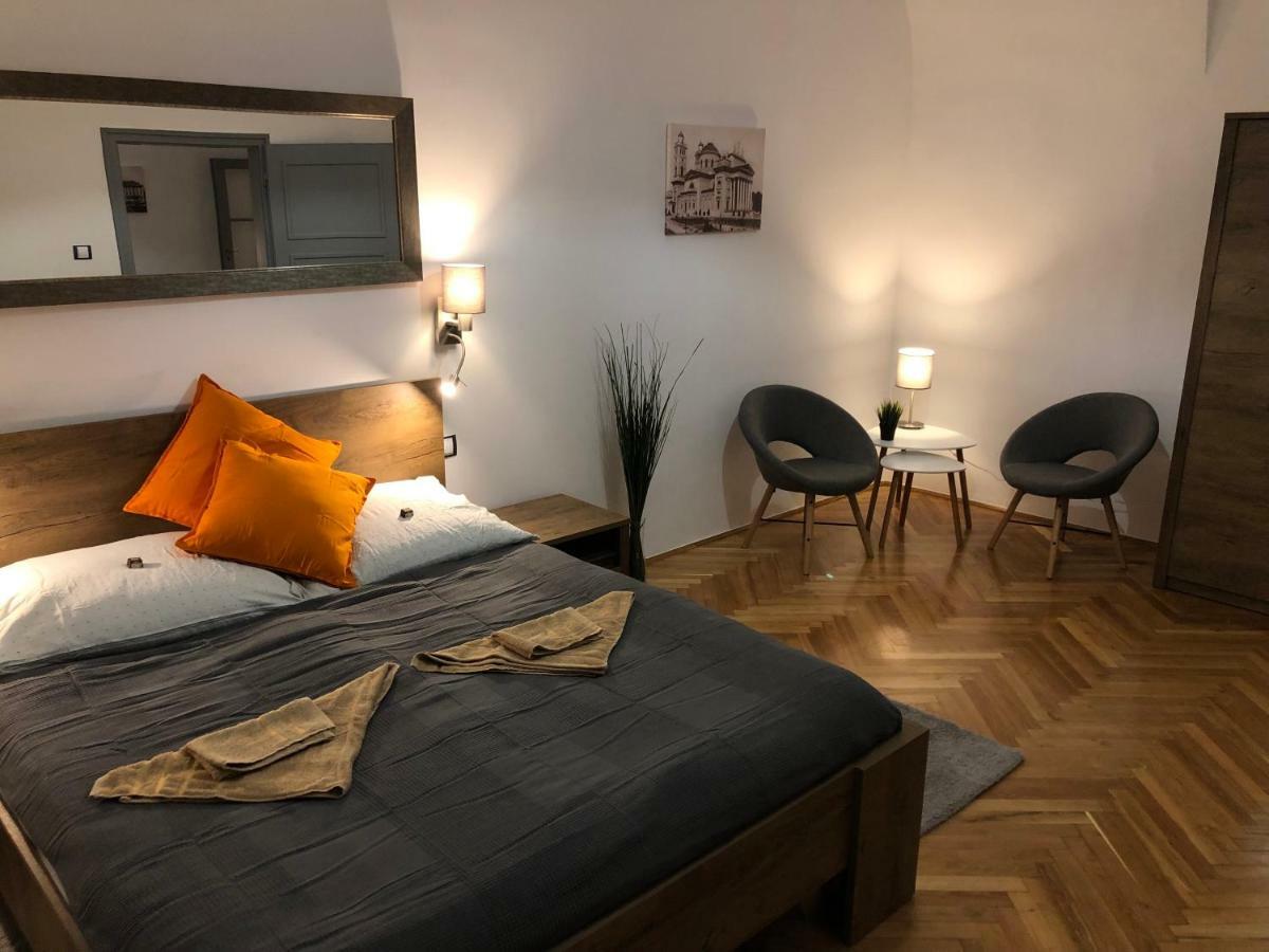 Pr Apartman Eger Esterno foto