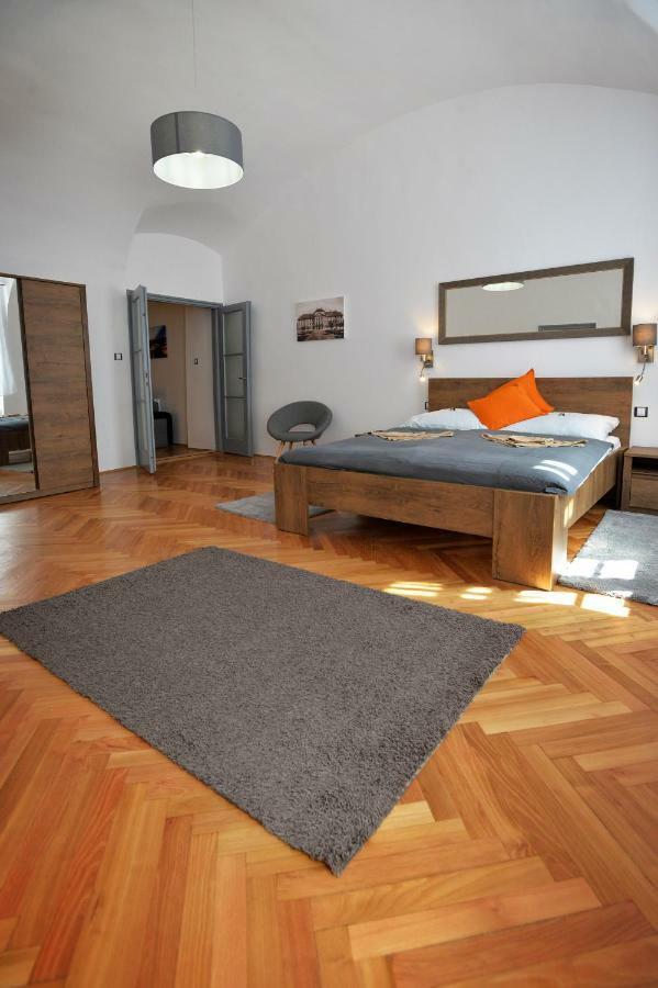 Pr Apartman Eger Esterno foto