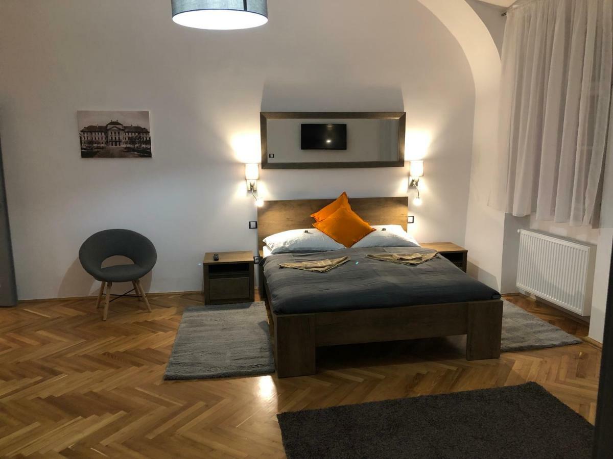 Pr Apartman Eger Esterno foto