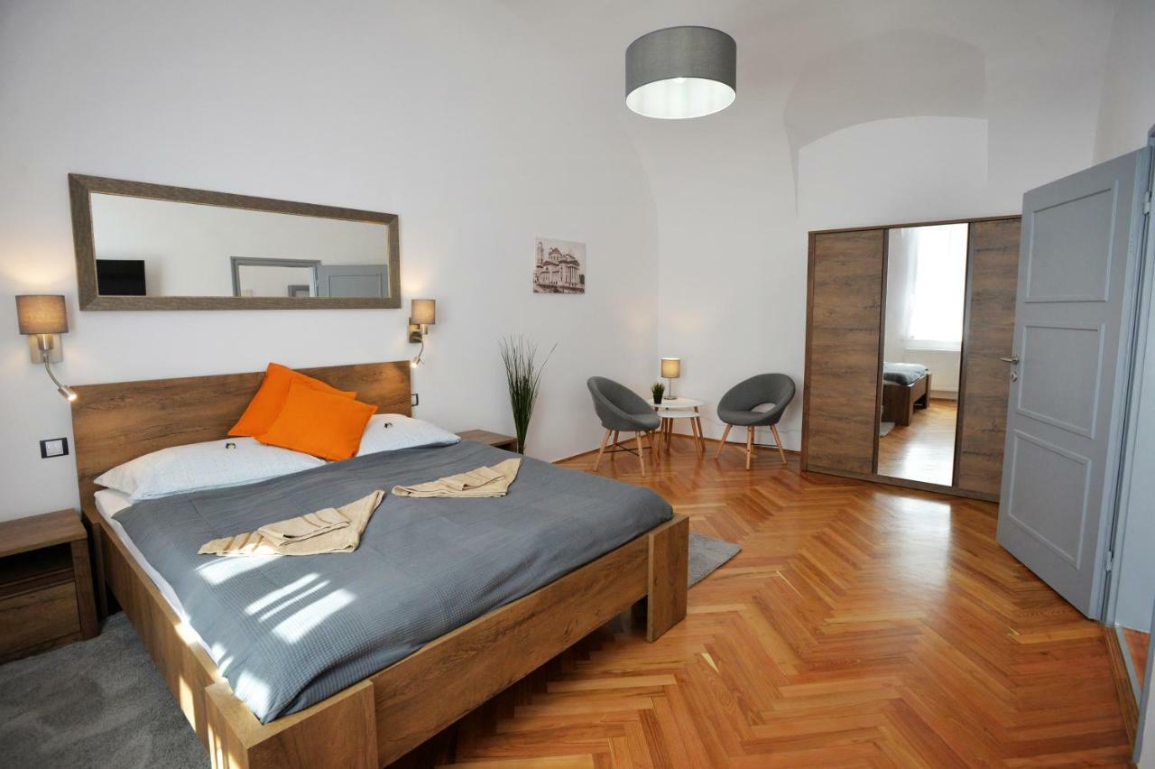 Pr Apartman Eger Esterno foto