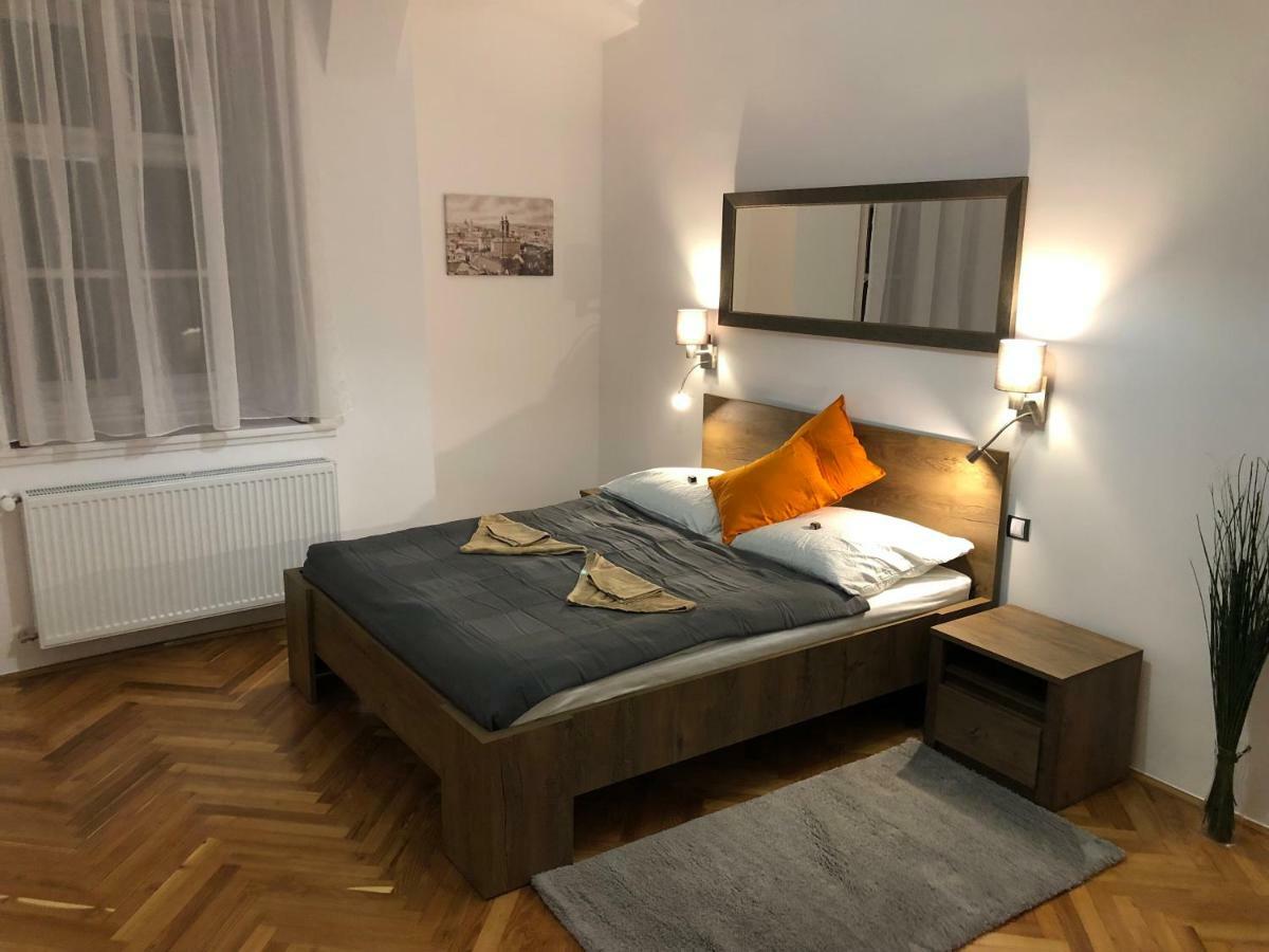 Pr Apartman Eger Esterno foto