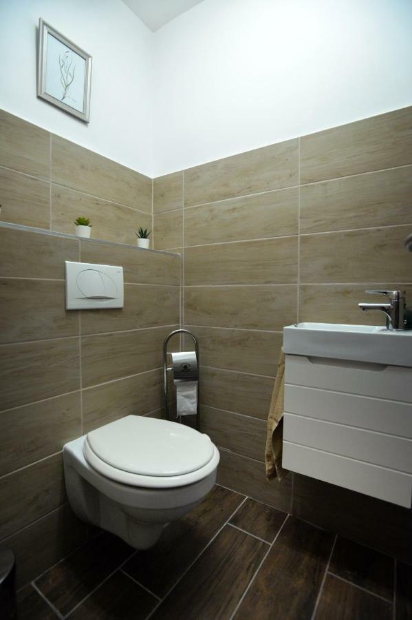 Pr Apartman Eger Esterno foto