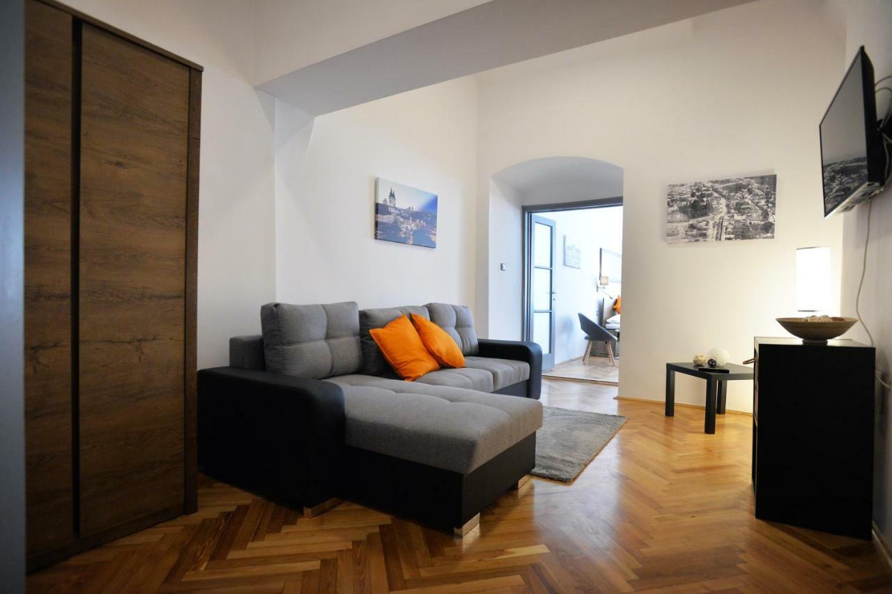 Pr Apartman Eger Esterno foto
