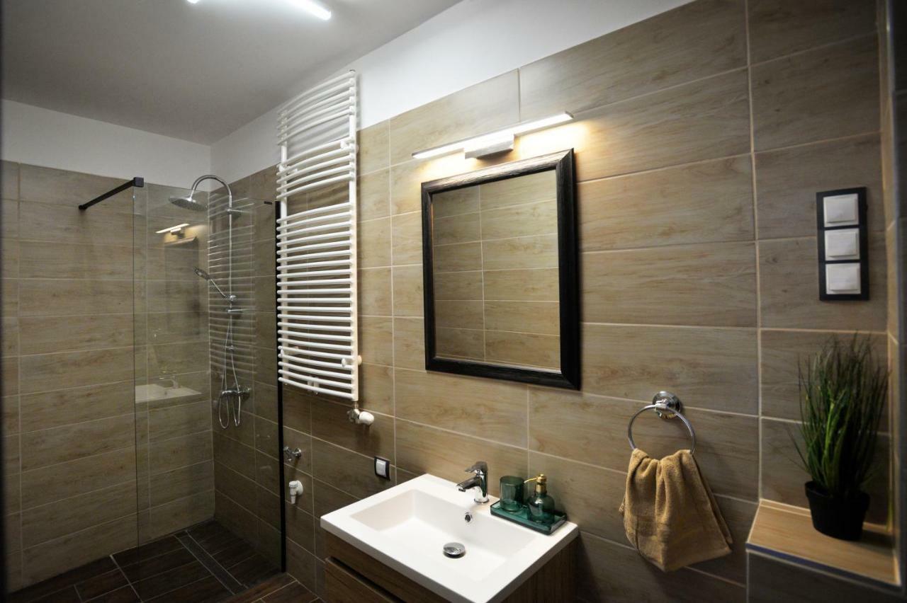 Pr Apartman Eger Esterno foto