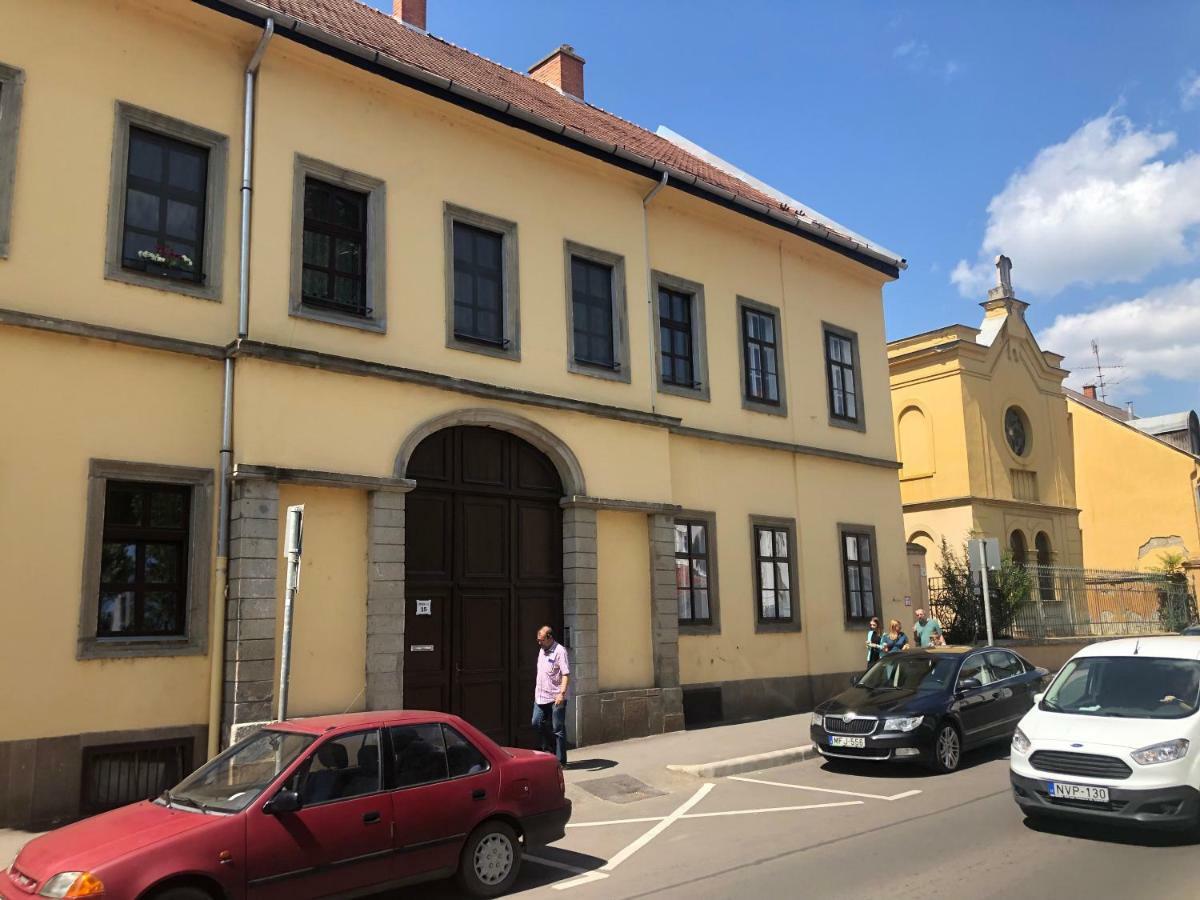 Pr Apartman Eger Esterno foto